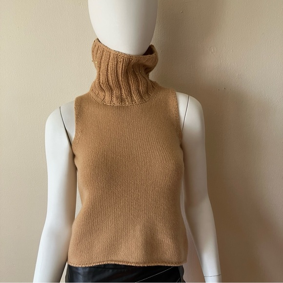 NWOT Lorena Antoniazzi cashmere camel sleevelessturtleneck w/sequins